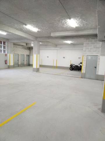 Garaje en Alquiler en Rúa do Conde de Torrecedeira, 81 en Berbés - Peritos