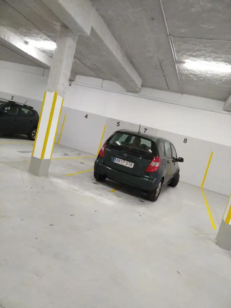 Garatge de lloguer a Rúa do Conde de Torrecedeira, 81, Berbés - Peritos Aparcament de Garatge de lloguer en Vigo