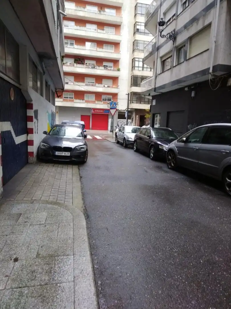 Garatge de lloguer a Rúa do Conde de Torrecedeira, 81, Berbés - Peritos Aparcament de Garatge de lloguer en Vigo