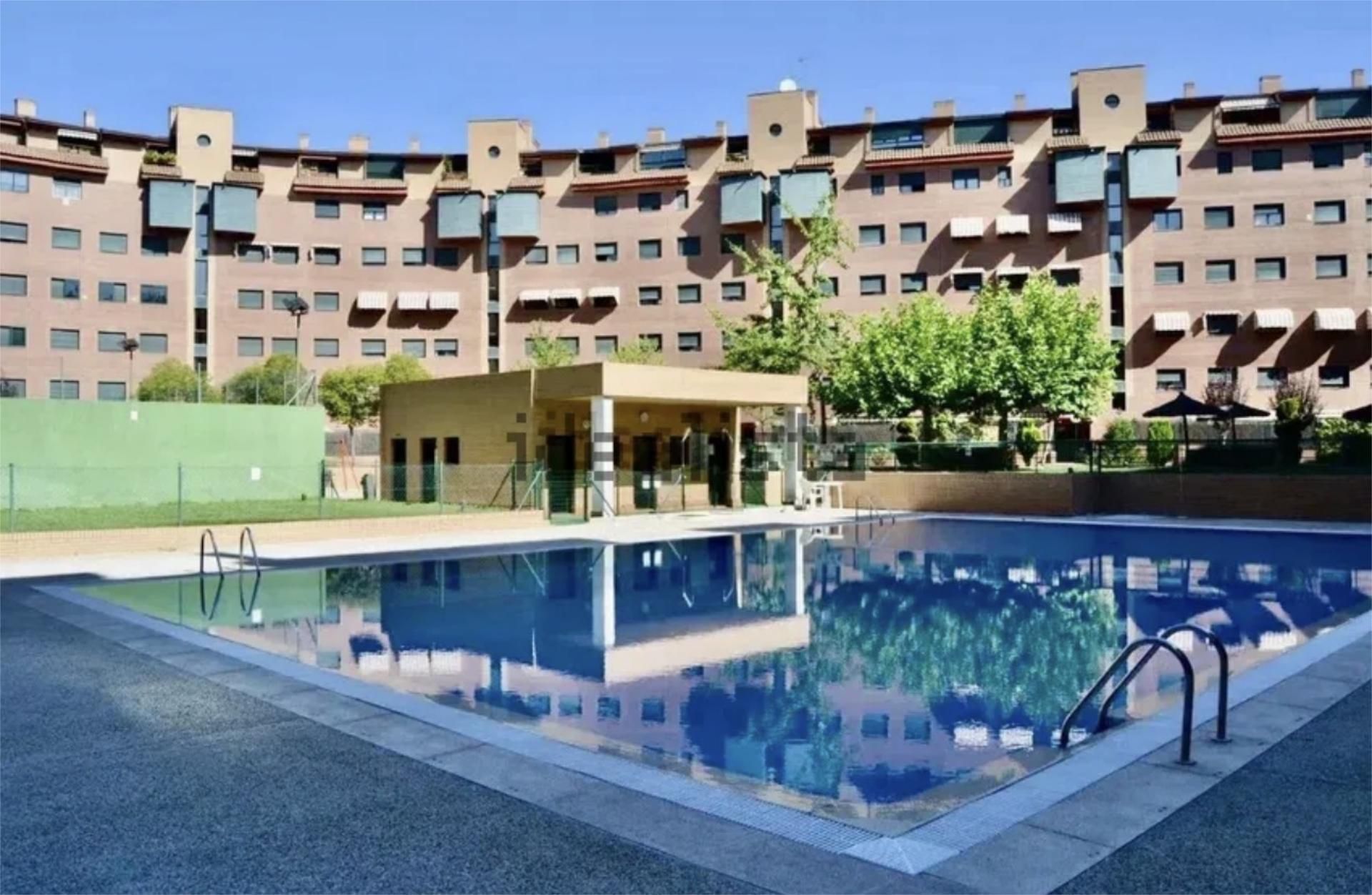 Piscina de Dúplex en venda en Alcorcón amb Terrassa, Piscina i Balcó