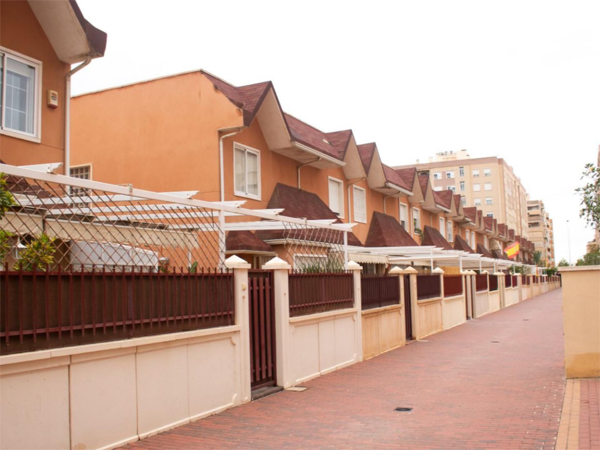 Vista exterior de Casa o chalet en venta en Elche / Elx con Aire acondicionado, Terraza y Piscina