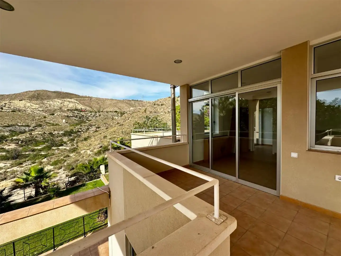 Houses for sale in Calle Córdoba, 9, Pueblo Español - Coveta Fumá Terrace of Houses for sale in El Campello with Air Conditioner, Heating and Private garden