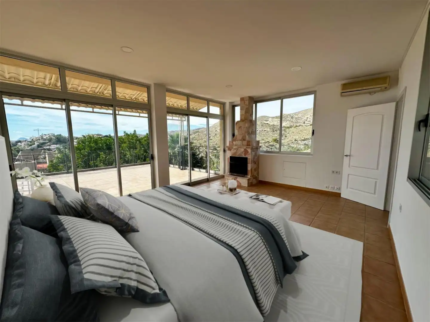 Houses for sale in Calle Córdoba, 9, Pueblo Español - Coveta Fumá Bedroom of Houses for sale in El Campello with Air Conditioner, Heating and Private garden