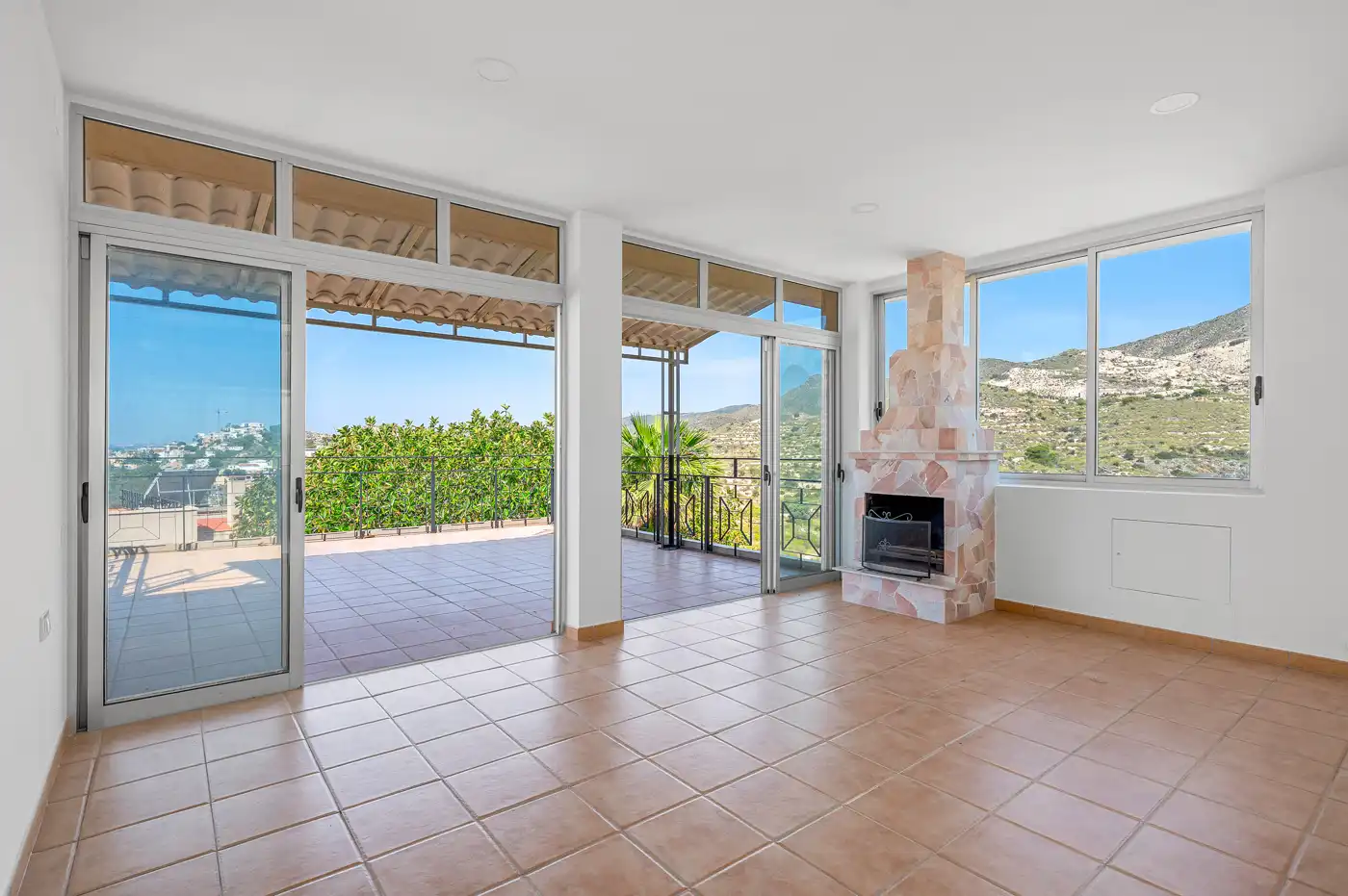Casa o xalet en venda a Calle Córdoba, 9, Pueblo Español - Coveta Fumá Terrassa de Casa o xalet en venda en El Campello amb Aire condicionat, Calefacció i Jardí privat