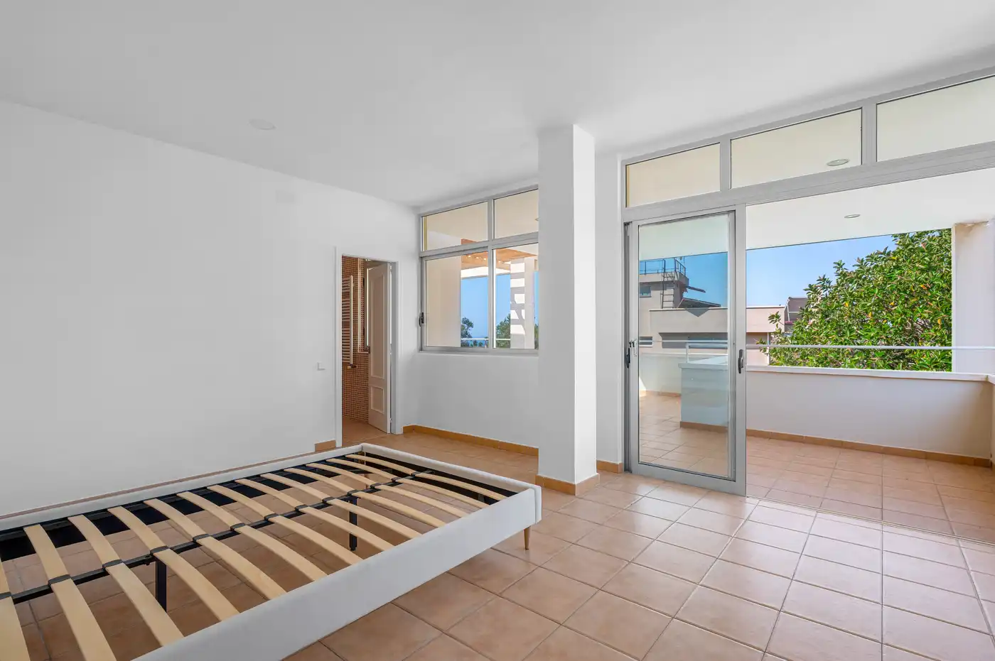 Casa o xalet en venda a Calle Córdoba, 9, Pueblo Español - Coveta Fumá Dormitori de Casa o xalet en venda en El Campello amb Aire condicionat, Calefacció i Jardí privat