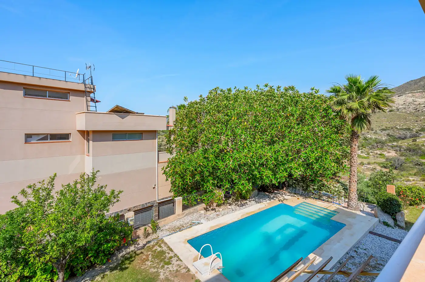 Casa o xalet en venda a Calle Córdoba, 9, Pueblo Español - Coveta Fumá Piscina de Casa o xalet en venda en El Campello amb Aire condicionat, Calefacció i Jardí privat