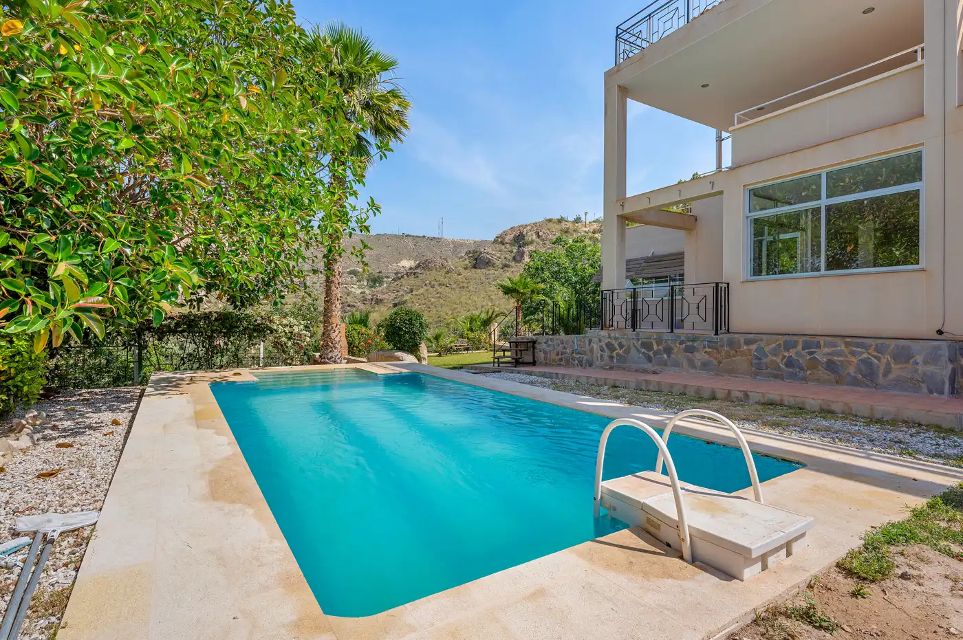 Casa o xalet en venda a Calle Córdoba, 9, Pueblo Español - Coveta Fumá Piscina de Casa o xalet en venda en El Campello amb Aire condicionat, Calefacció i Jardí privat