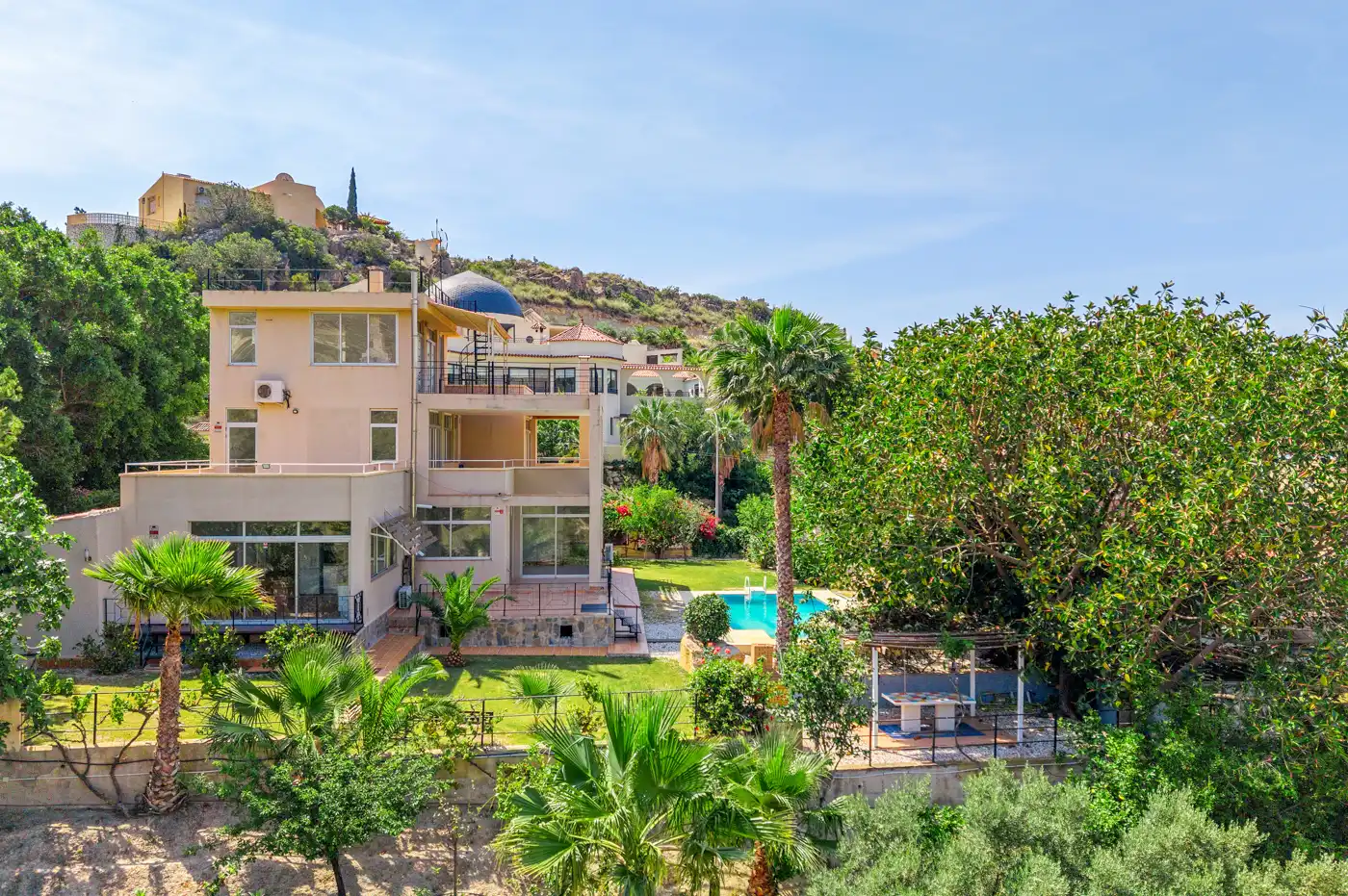 Casa o xalet en venda a Calle Córdoba, 9, Pueblo Español - Coveta Fumá Vista exterior de Casa o xalet en venda en El Campello amb Aire condicionat, Calefacció i Jardí privat