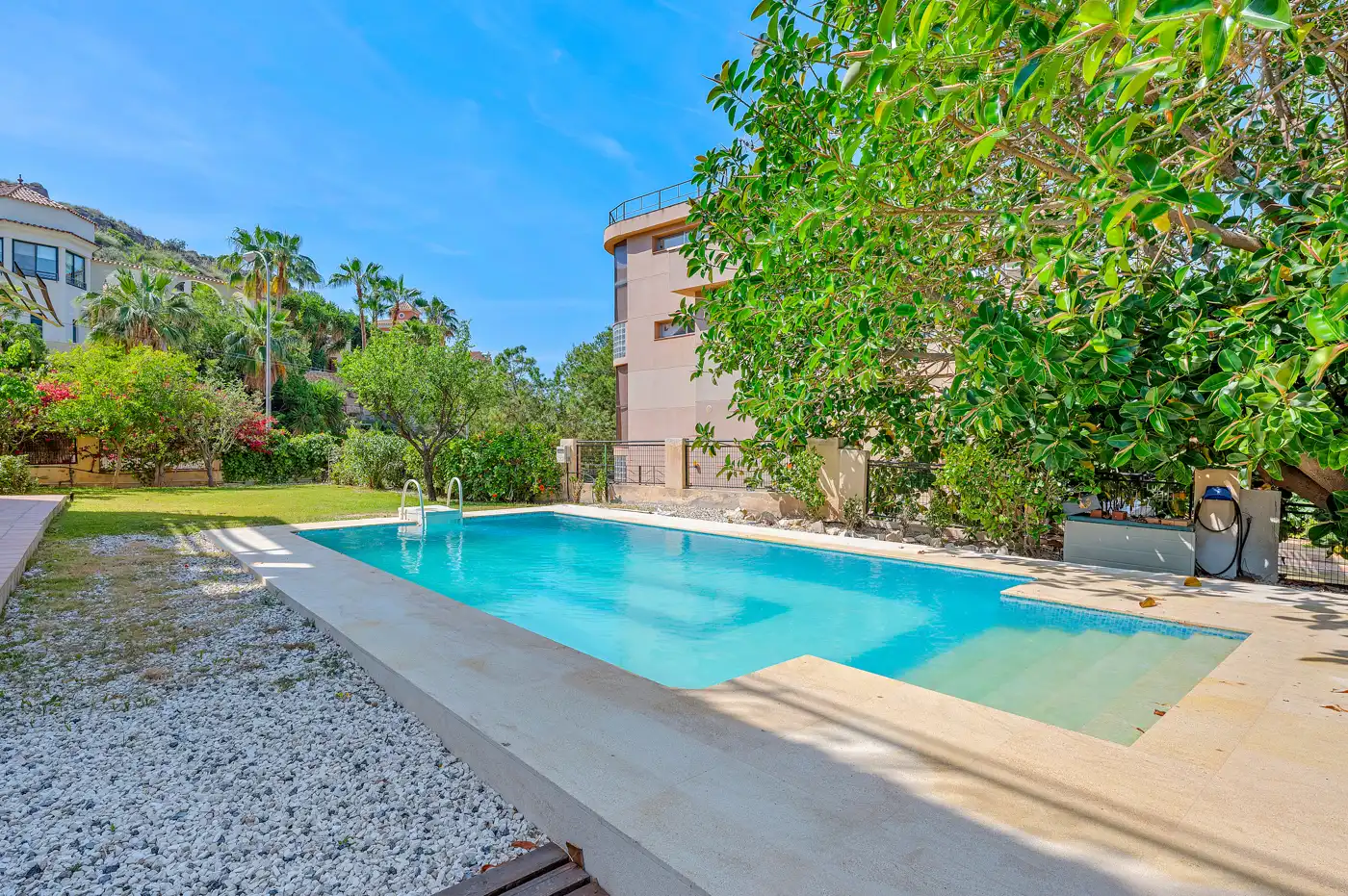 Casa o xalet en venda a Calle Córdoba, 9, Pueblo Español - Coveta Fumá Piscina de Casa o xalet en venda en El Campello amb Aire condicionat, Calefacció i Jardí privat