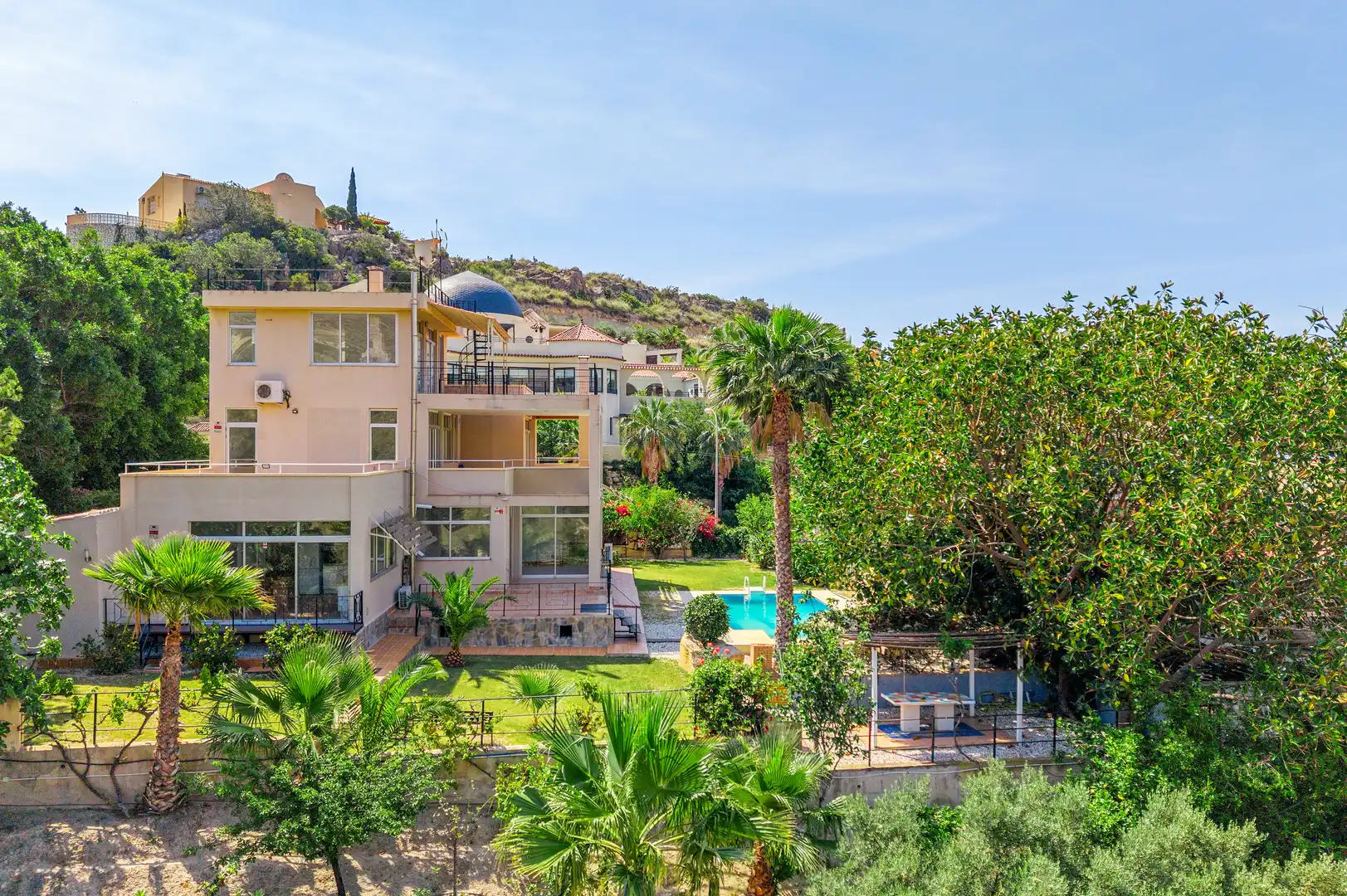 Casa o xalet en venda a Calle Córdoba, 9, Pueblo Español - Coveta Fumá Vista exterior de Casa o xalet en venda en El Campello amb Aire condicionat, Calefacció i Jardí privat