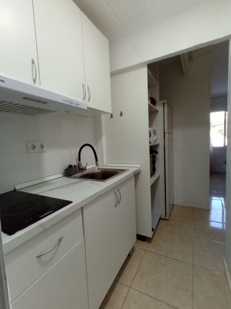 Study to share in Calle Catedrático Ángel Casado, 29, Barrio de San Blas