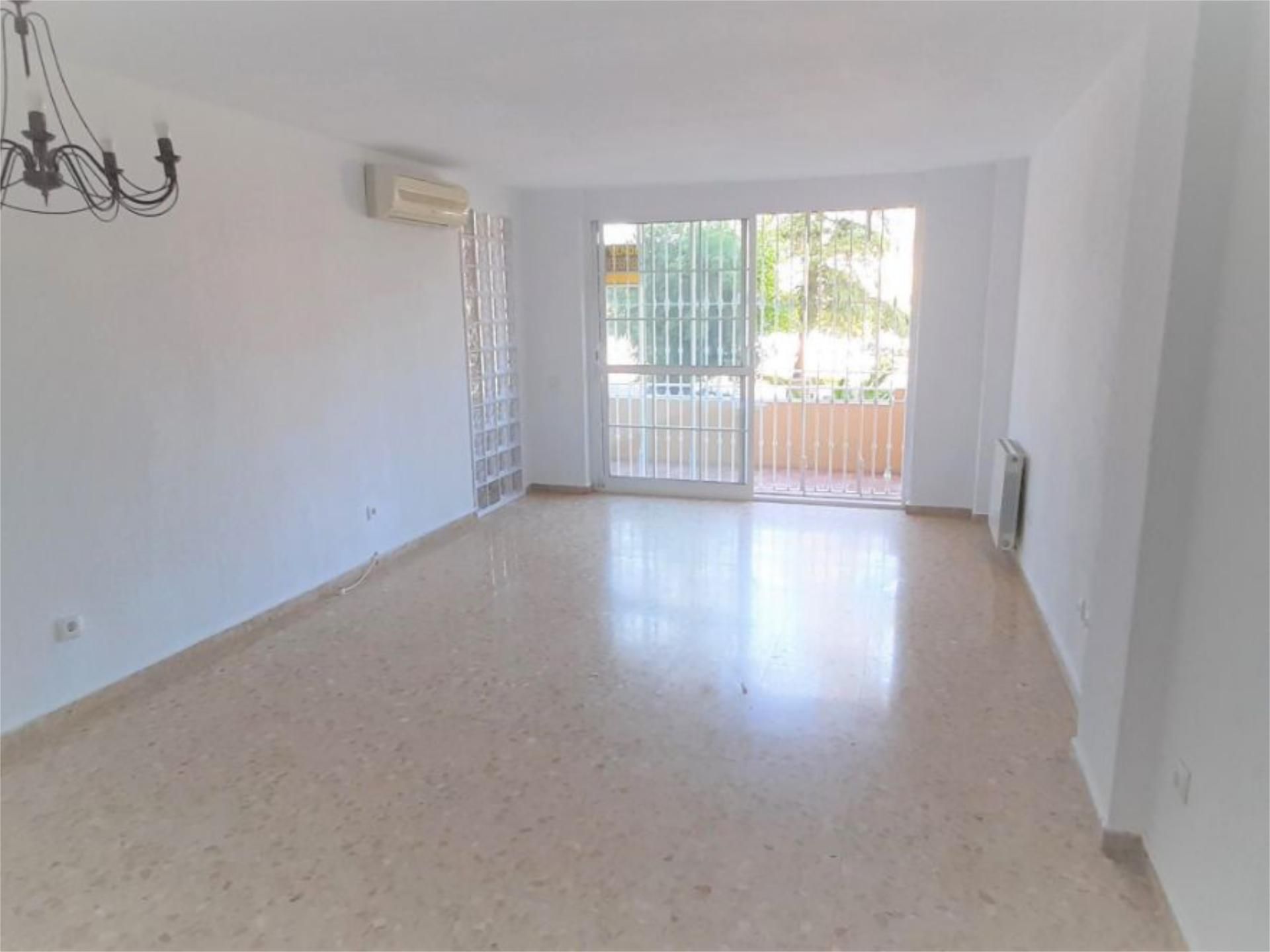 Pis en venda a Rotonda de Santa Eufemia, S/n, Santa Eufemia Dormitori de Pis en venda en Tomares amb Aire condicionat, Terrassa i Piscina