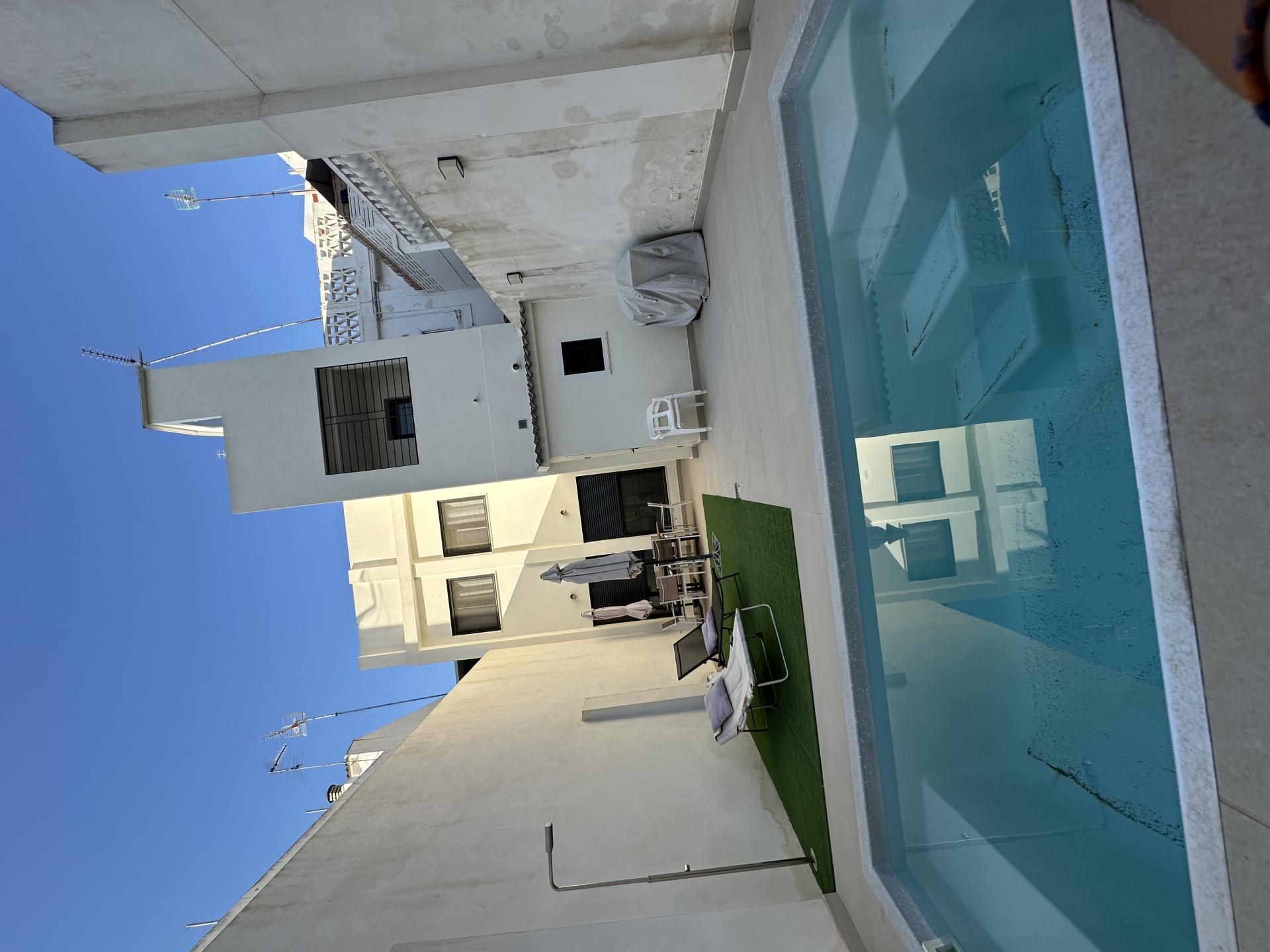 Flat for sale in Plaza Rafael Atard, 10, El Mercado Swimming pool of Flat for sale in Manises with Air Conditioner, Heating and Private garden