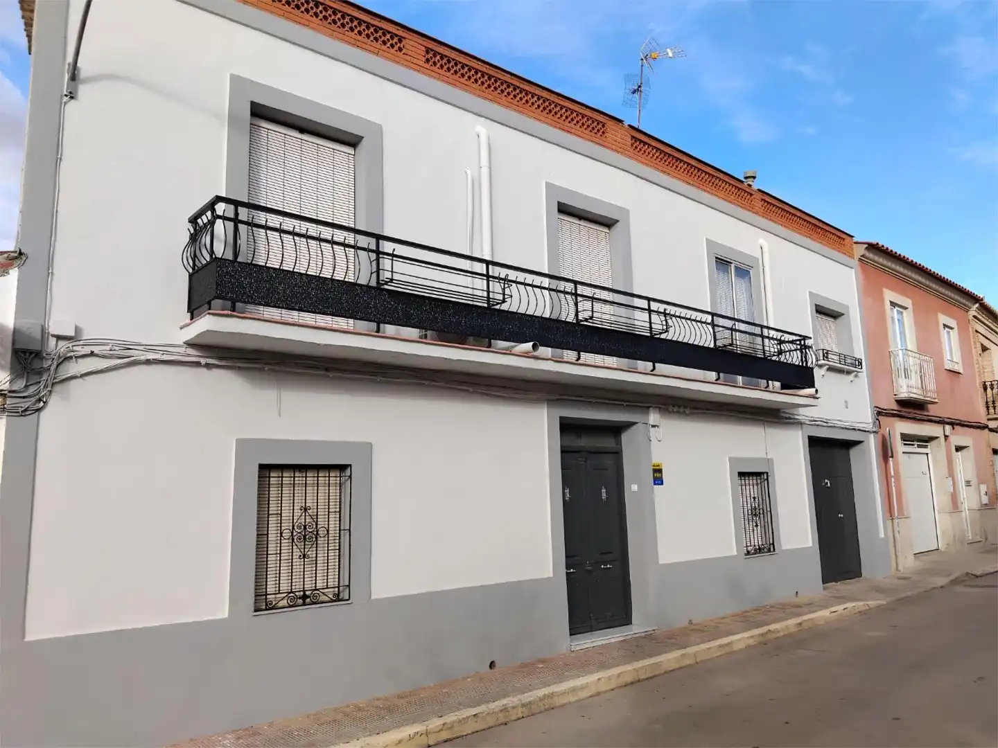 Pis en venda a Calle Cantarranas, 54, Valdepeñas Vista exterior de Pis en venda en Valdepeñas amb Aire condicionat, Jardí privat i Terrassa
