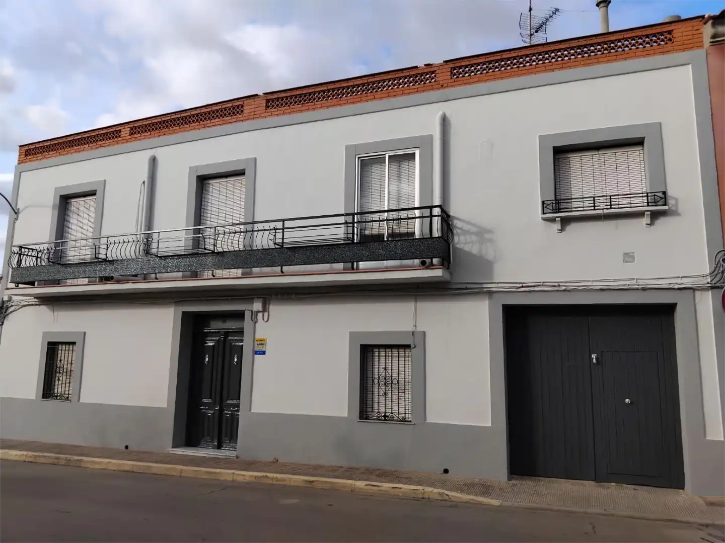 Pis en venda a Calle Cantarranas, 54, Valdepeñas Vista exterior de Pis en venda en Valdepeñas amb Aire condicionat, Jardí privat i Terrassa