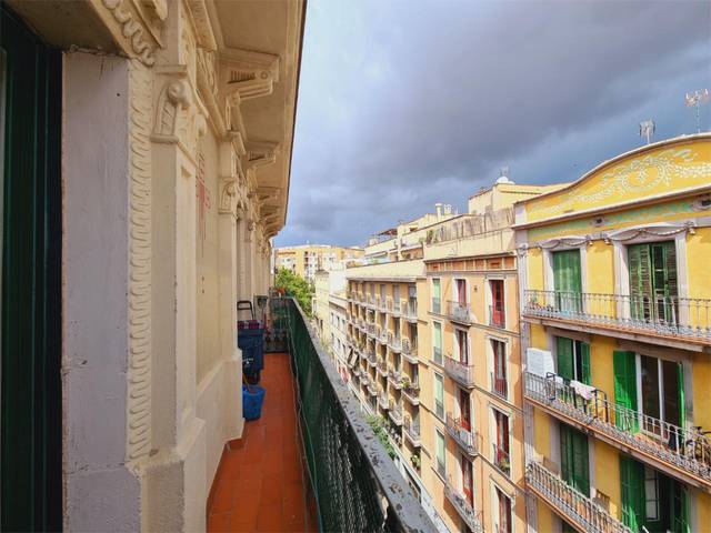 Piso en Venta en Carrer de les Flors, 14 en El Raval
