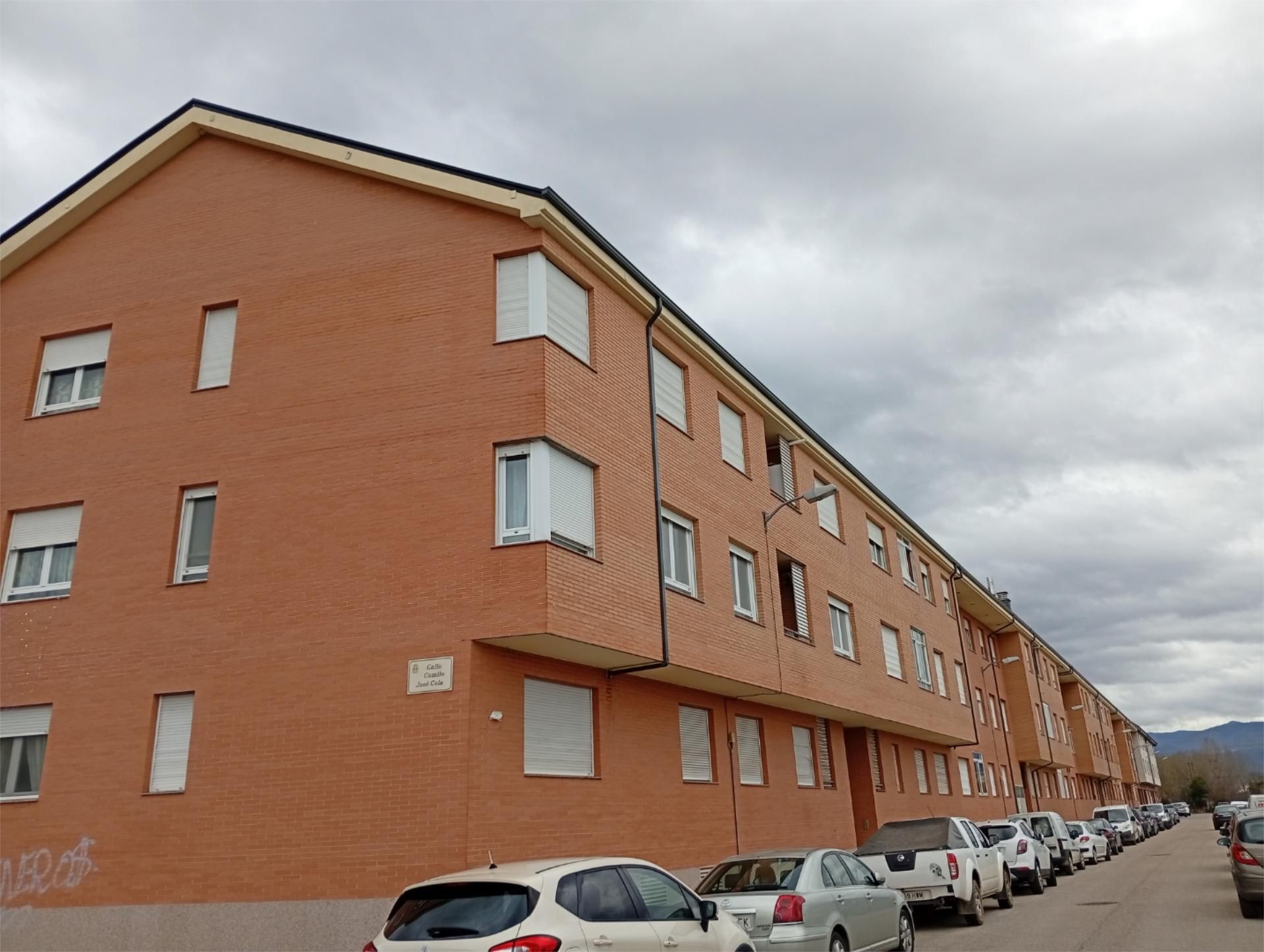 Pis en venda a Calle Camilo José Cela, 48, Cuatro Vientos Vista exterior de Pis en venda en Ponferrada amb Calefacció, Parquet i Traster