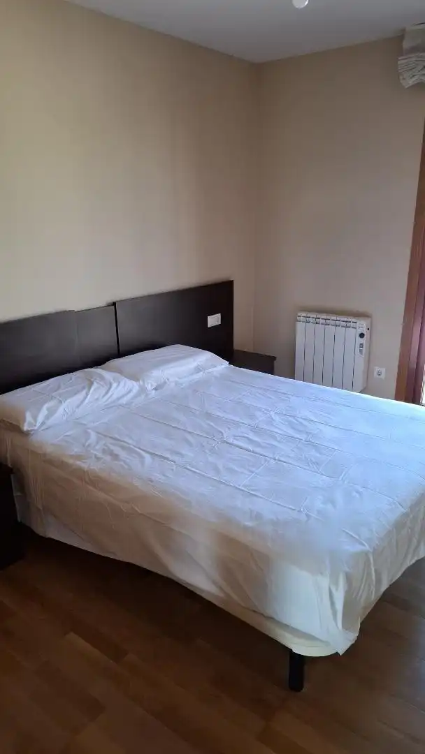 Flat for rent in Lugar Fonte de Ons, 64, Noalla