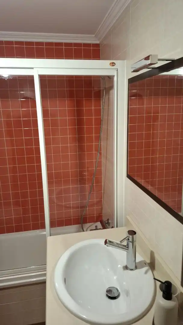 Flat for rent in Lugar Fonte de Ons, 64, Noalla