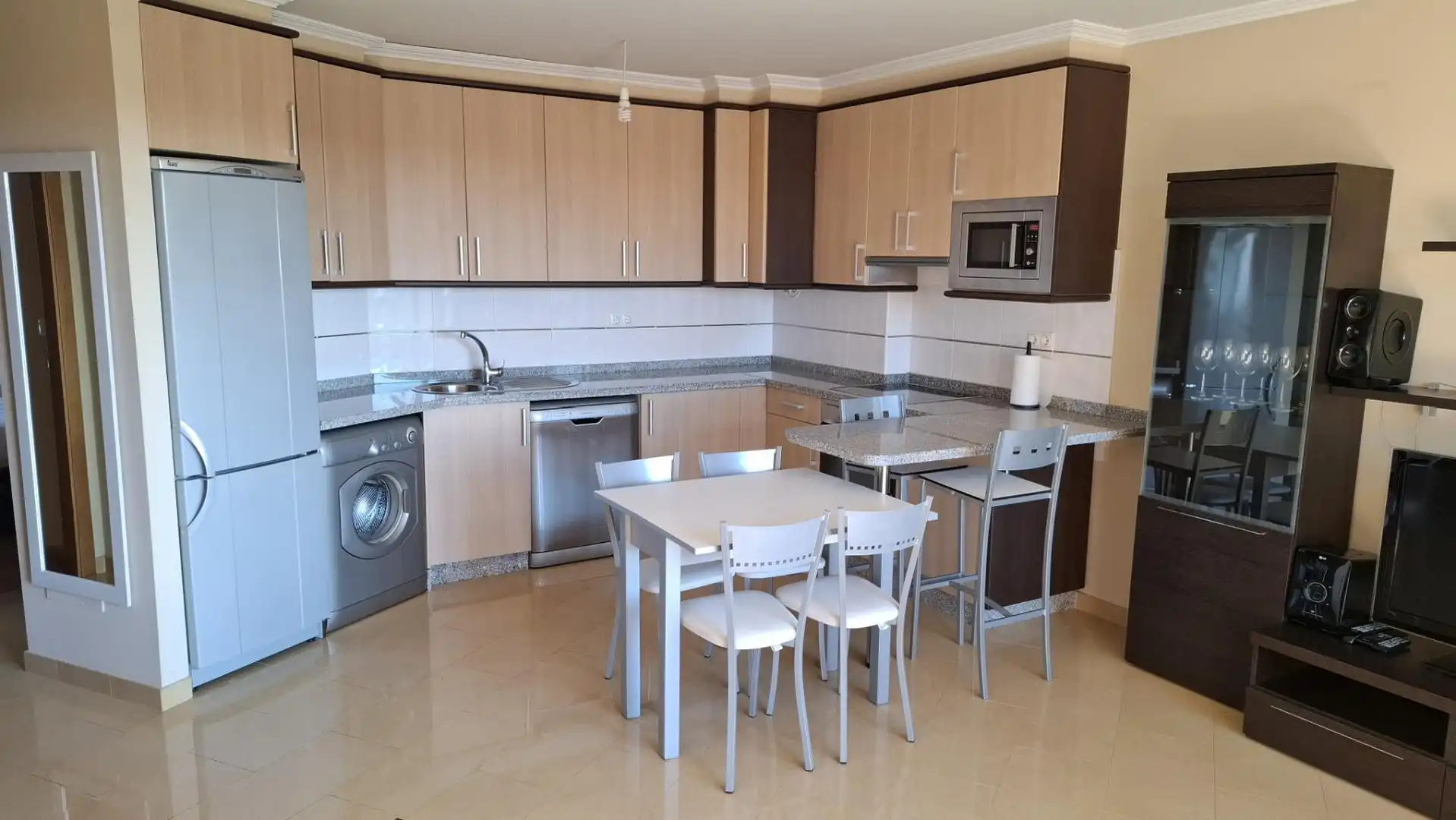 Flat for rent in Lugar Fonte de Ons, 64, Noalla