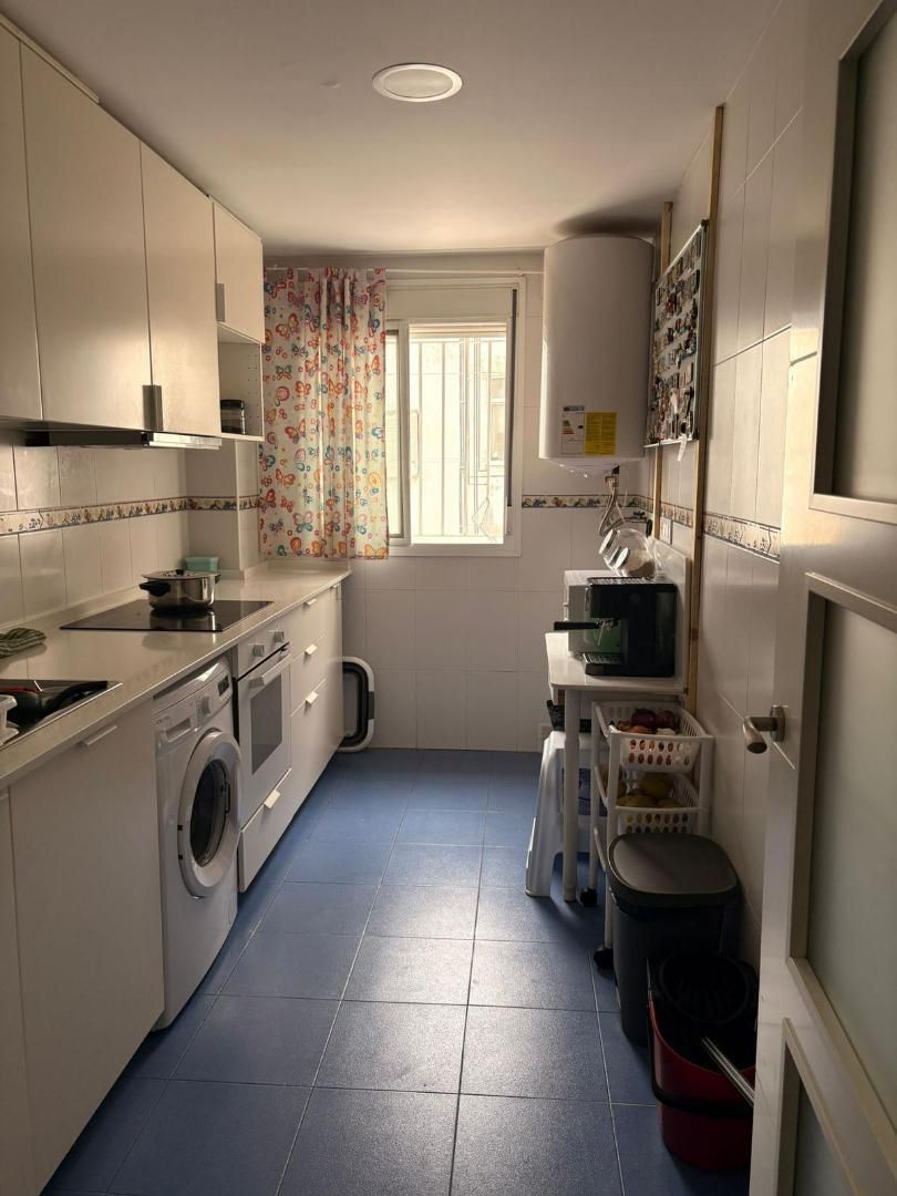 Flat to rent in Calle Armas de Santiago, 15, Santiago - Coronación Kitchen of Flat to rent in Jerez de la Frontera with Oven, Washing machine and Microwave