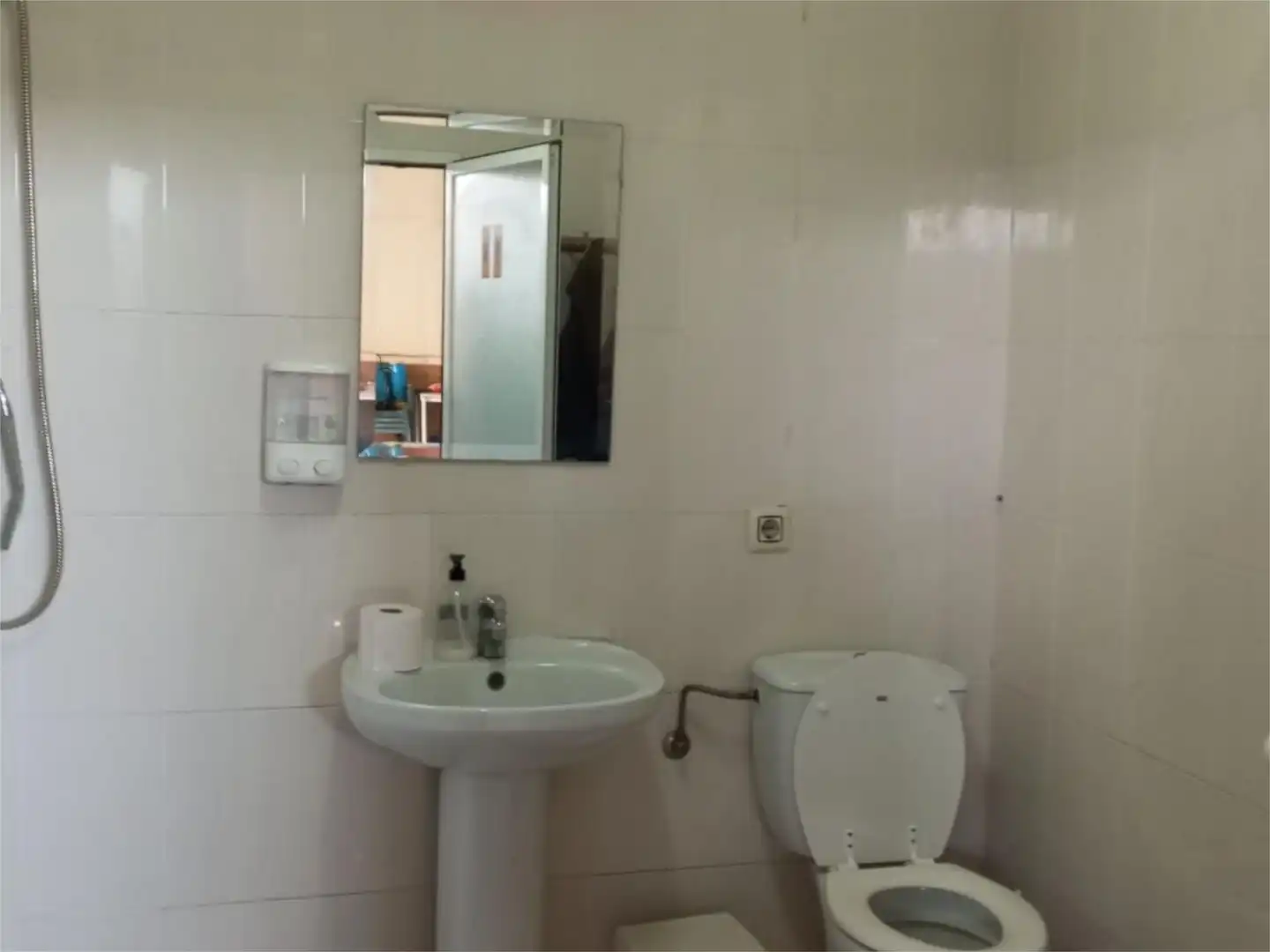 Badezimmer von Wohnung zum Verkauf in Marmolejo mit Klimaanlage, Heizung und Privatgarten