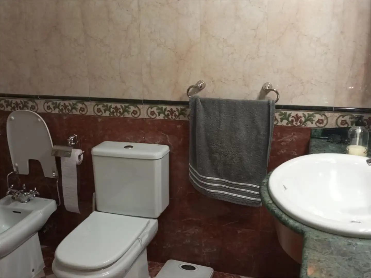 Badezimmer von Wohnung zum Verkauf in Marmolejo mit Klimaanlage, Heizung und Privatgarten