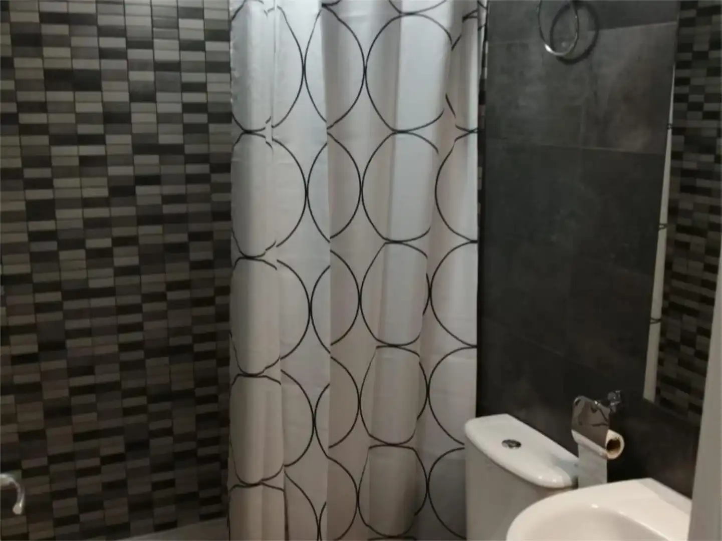 Wohnung zur Miete in Carrer de Creta, 80, Monte y Mar Badezimmer von Wohnung zur Miete in Santa Pola mit Klimaanlage, Heizung und Privatgarten