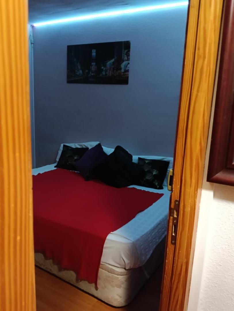 Flat to share in Carrer d'Andreu Jaume i Nadal, 25, Son Dameto Bedroom of Flat to share in Palma de Mallorca with Air Conditioner, Private garden and Parquet flooring