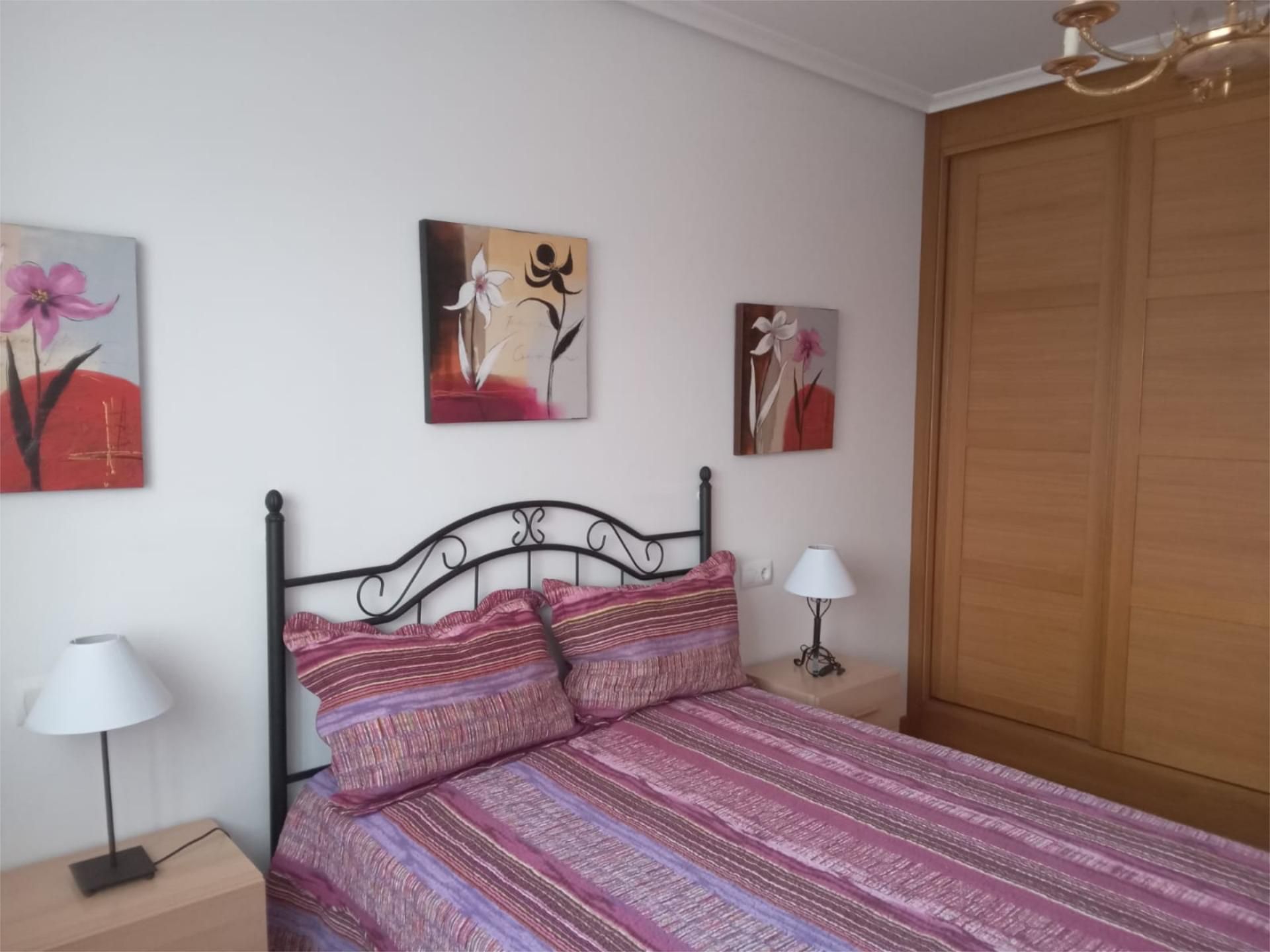 Habitación de Apartamento de alquiler en Miranda de Ebro con Calefacción, Parquet y Terraza