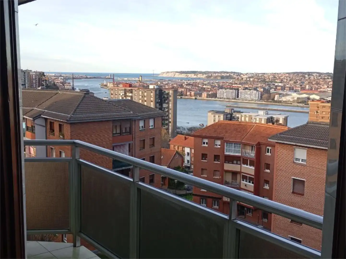 Pis en venda a Grupo Nuestra Señora del Carmen, La Paz - El Carmen - Anunciación Vista exterior de Pis en venda en Sestao amb Calefacció, Terrassa i Traster