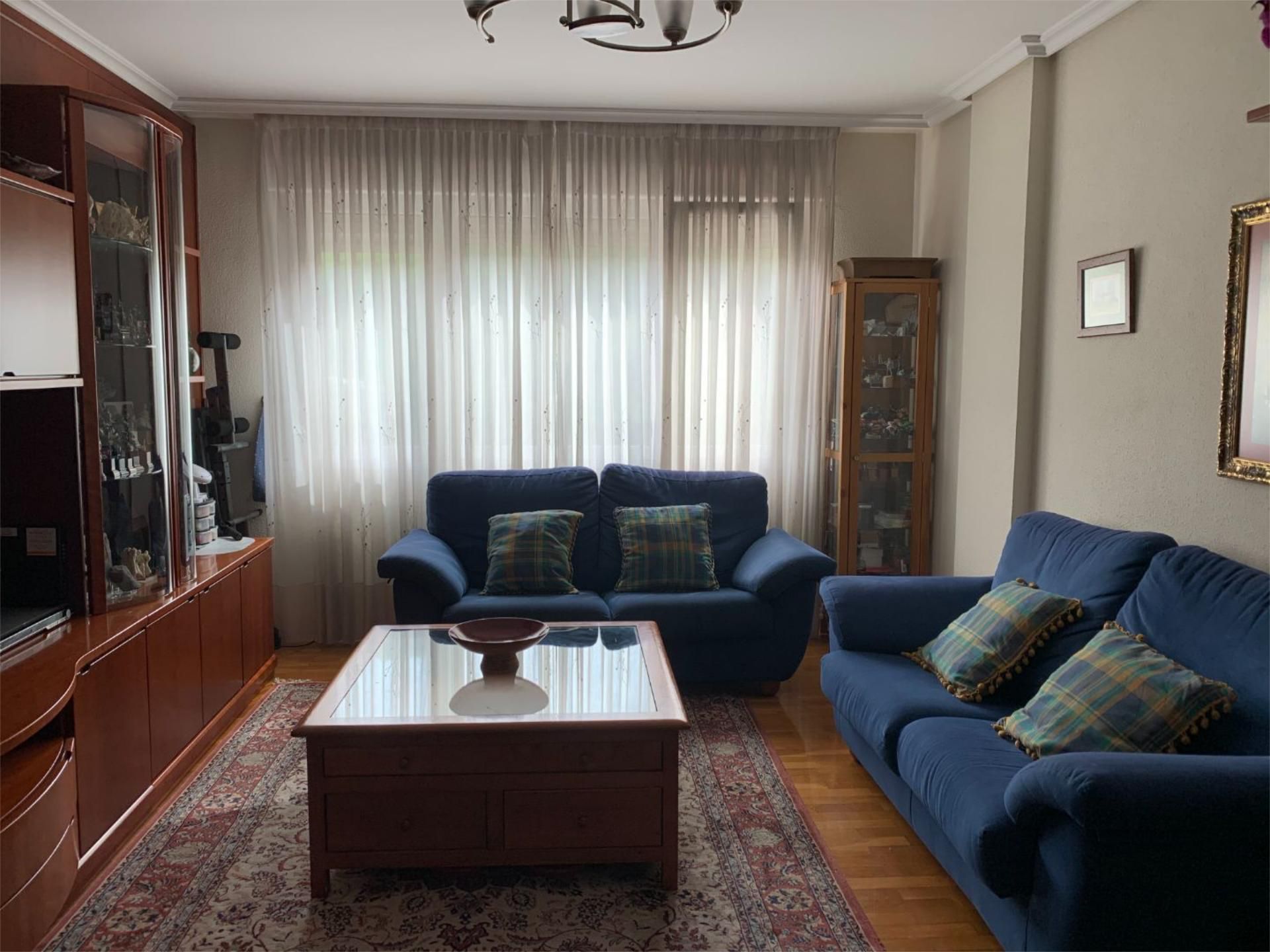 Pis en venda a Goienuri Kalea, 24, Laudio / Llodio Sala d'estar de Pis en venda en Laudio / Llodio amb Balcó