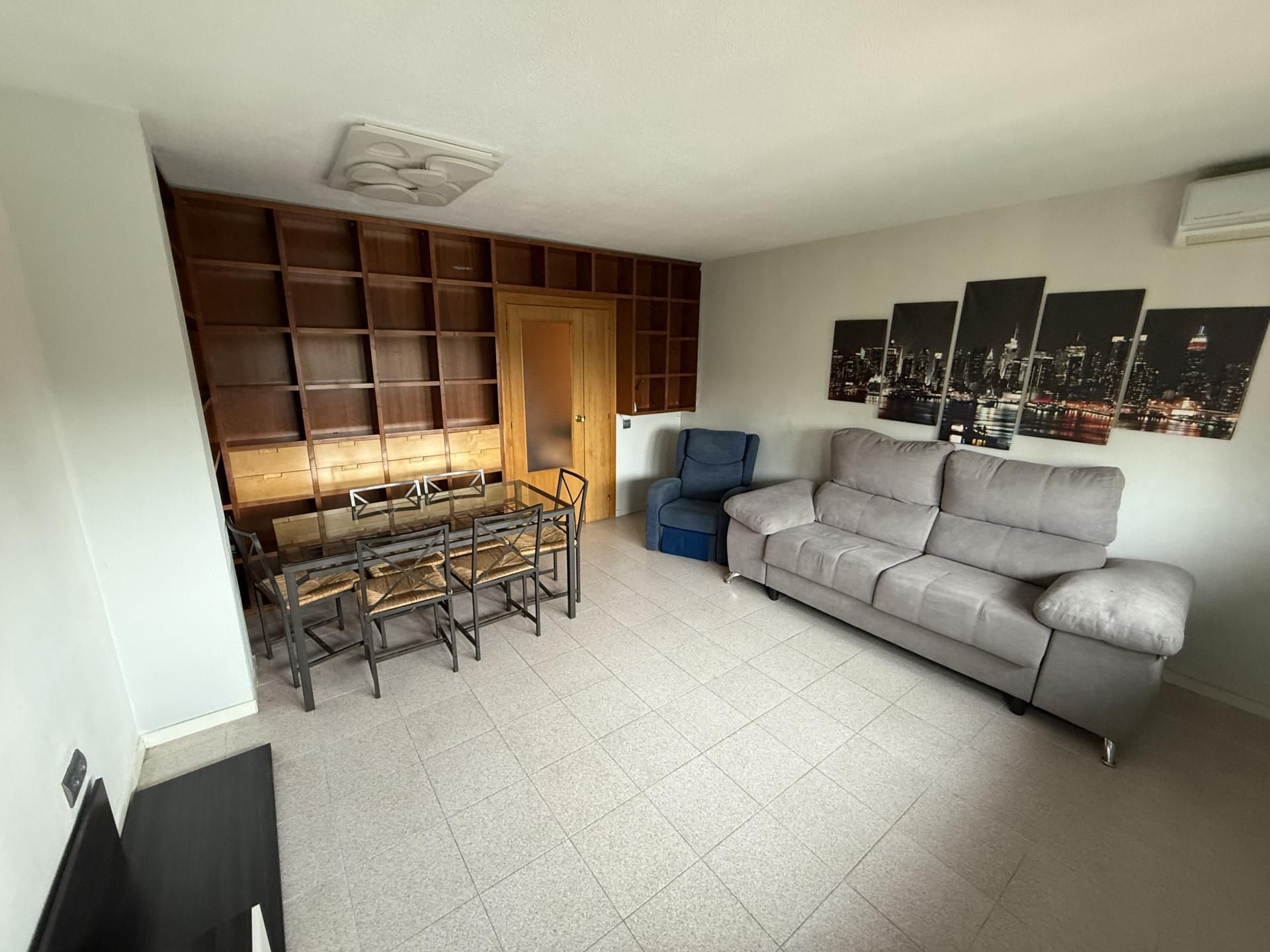 Living room of Flat to rent in  Madrid Capital  with Air Conditioner, Heating and Furnished