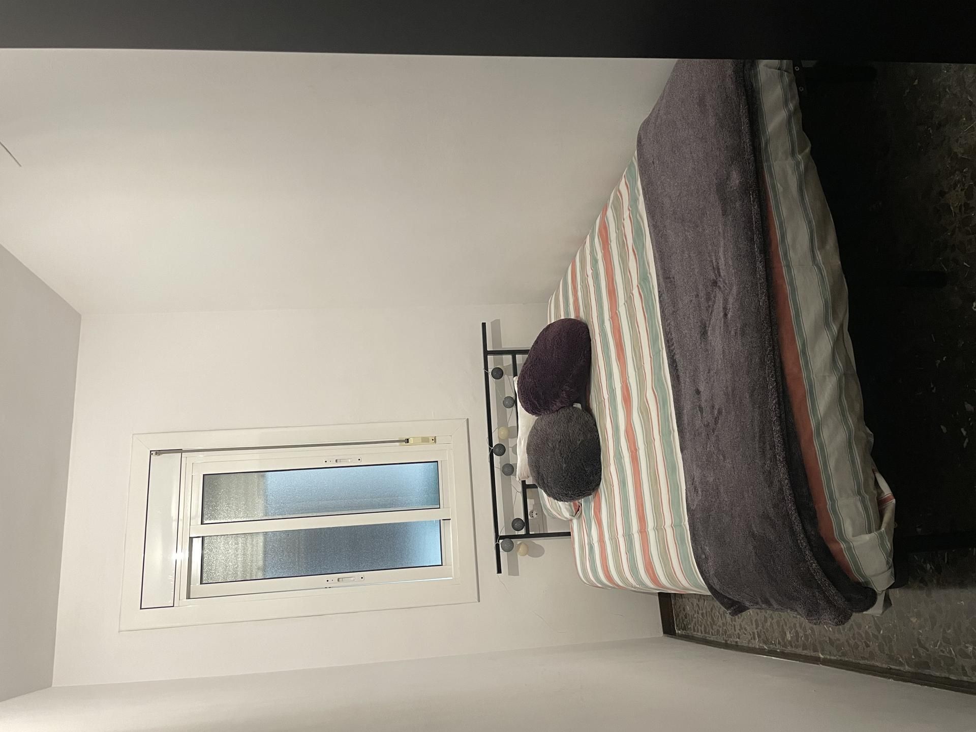Flat to share in Carrer de la Garrotxa, 29, El Guinardó Bedroom of Flat to share in Barcelona Capital with Air Conditioner, Furnished and Balcony