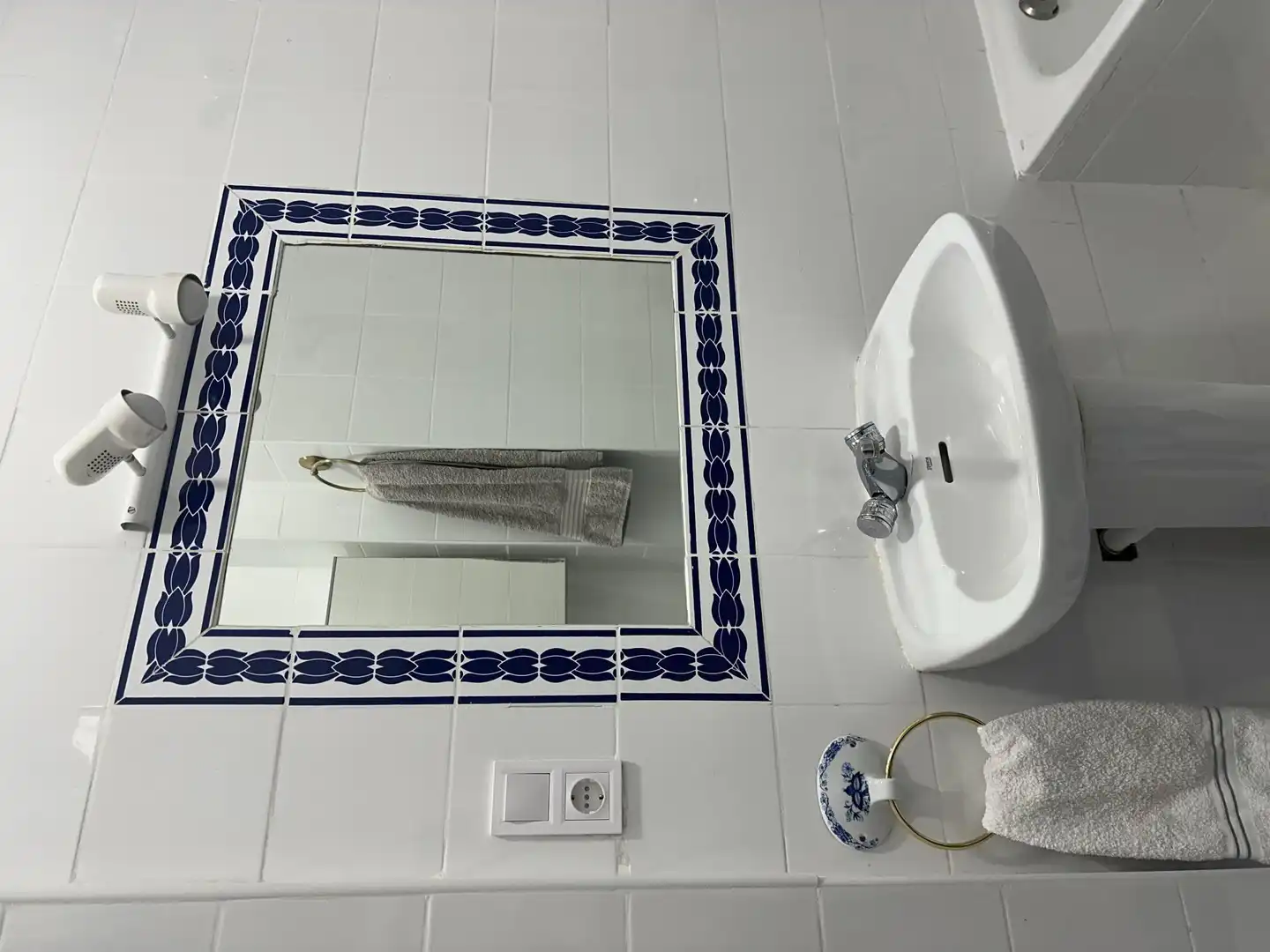 Bathroom of Study for share in Madrid  with Air Conditioner, Heating and Furnished