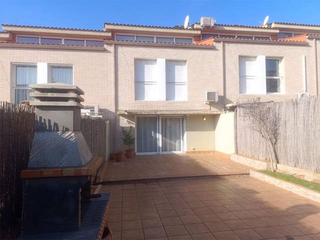 Casa adosada en Venta en Les Comes