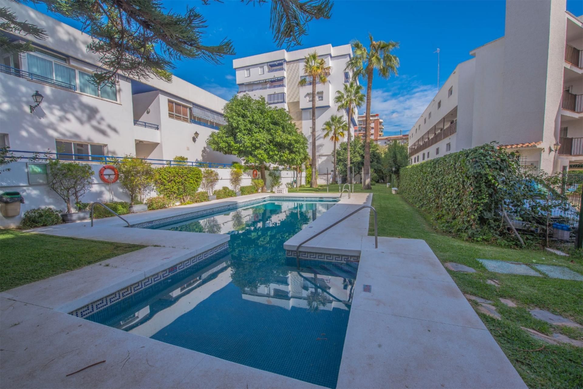 Flat for sale in Calle Pablo Casals, 11d, Playa de la Fontanilla Swimming pool of Flat for sale in Marbella with Air Conditioner