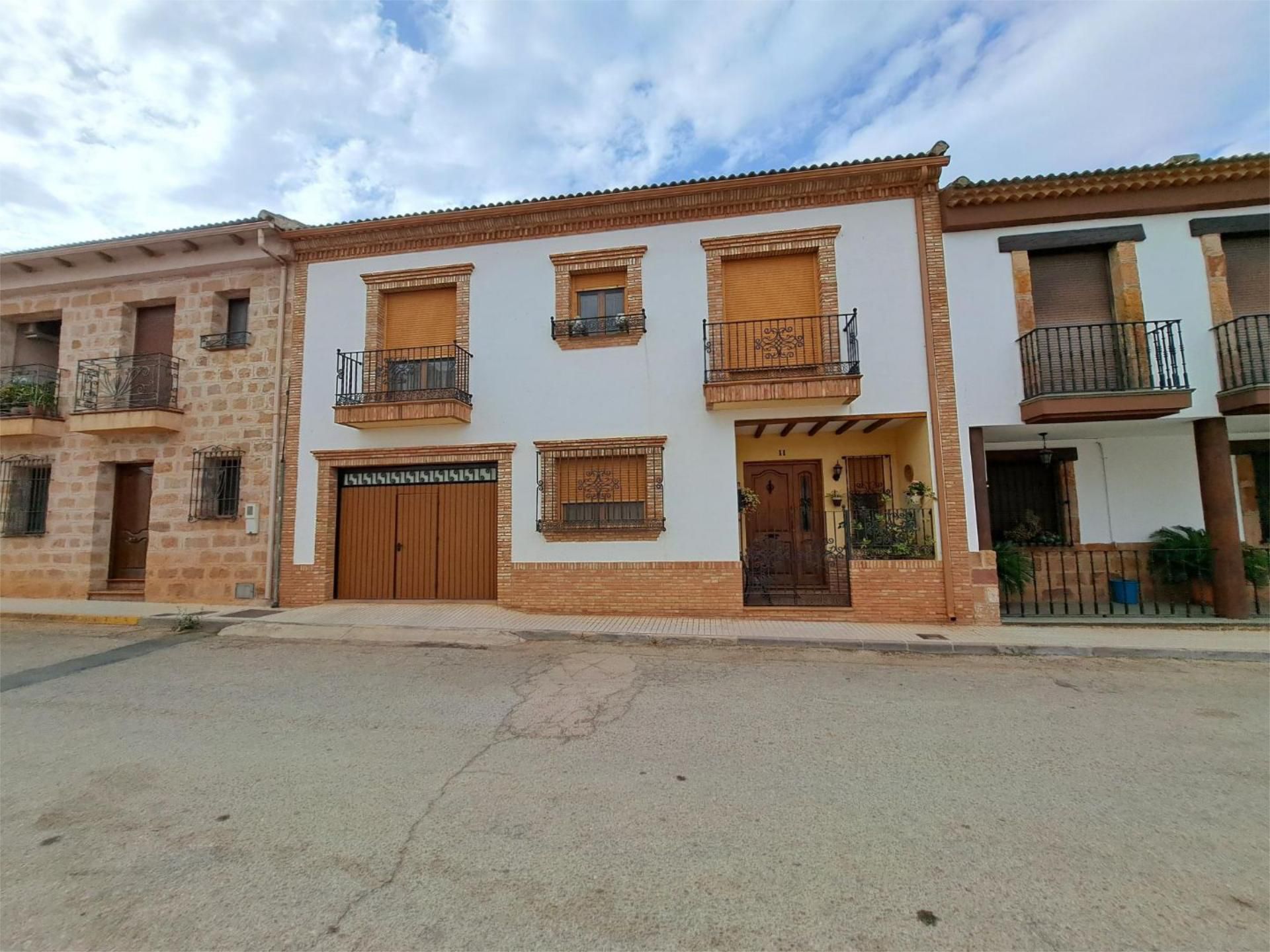 Exterior view of Flat for sale in Baños de la Encina  with Air Conditioner, Heating and Terrace