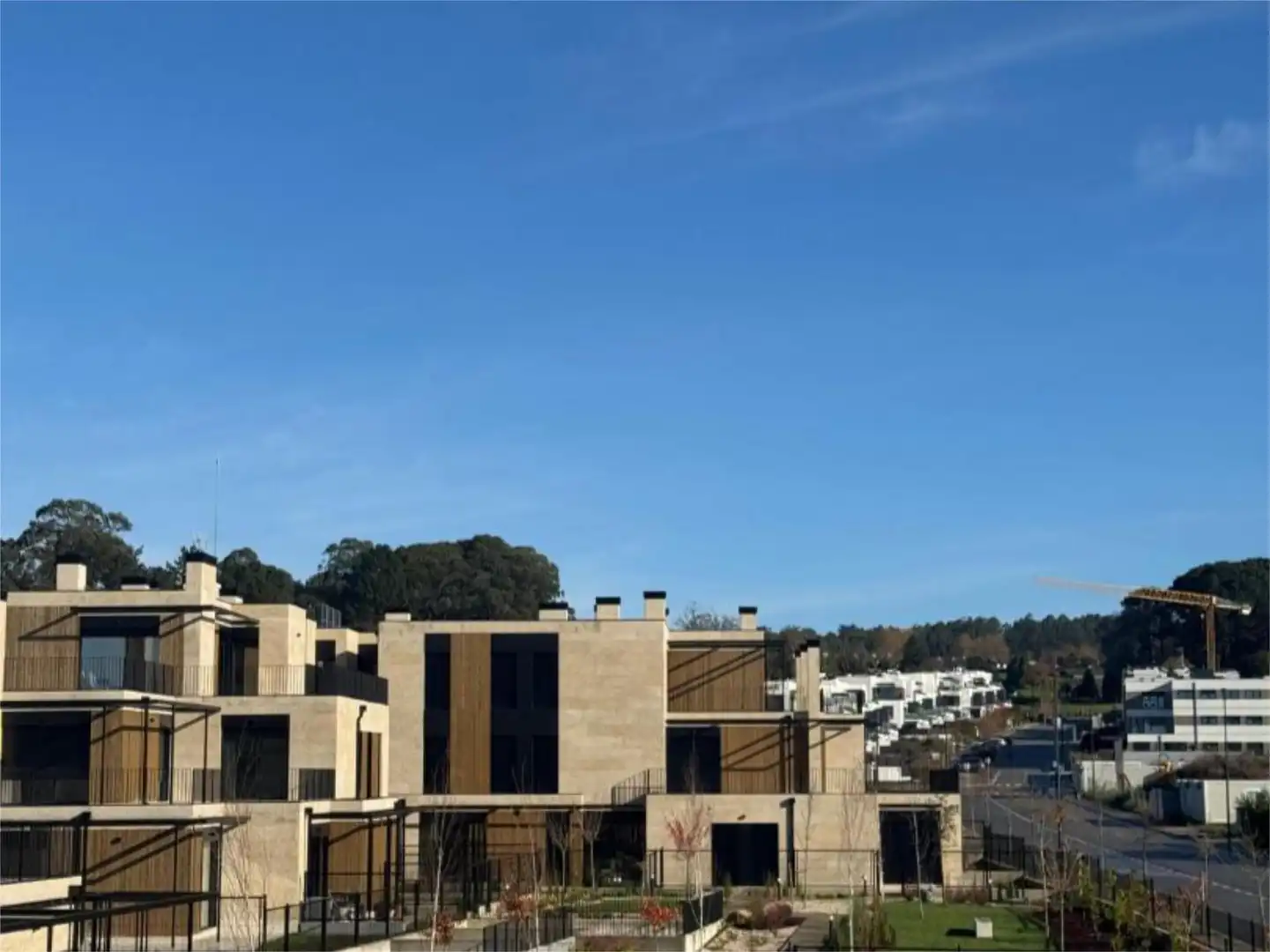 Pis en venda a Rúa Xenza, 22, Liáns Vista exterior de Pis en venda en Oleiros amb Aire condicionat, Calefacció i Terrassa