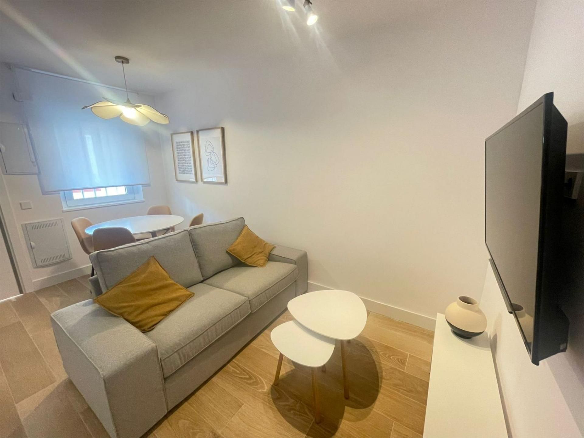 Flat to rent in Calle del Conde de Torralba, 10, Castilla Living room of Flat to rent in Madrid Capital with Air Conditioner, Heating and Furnished