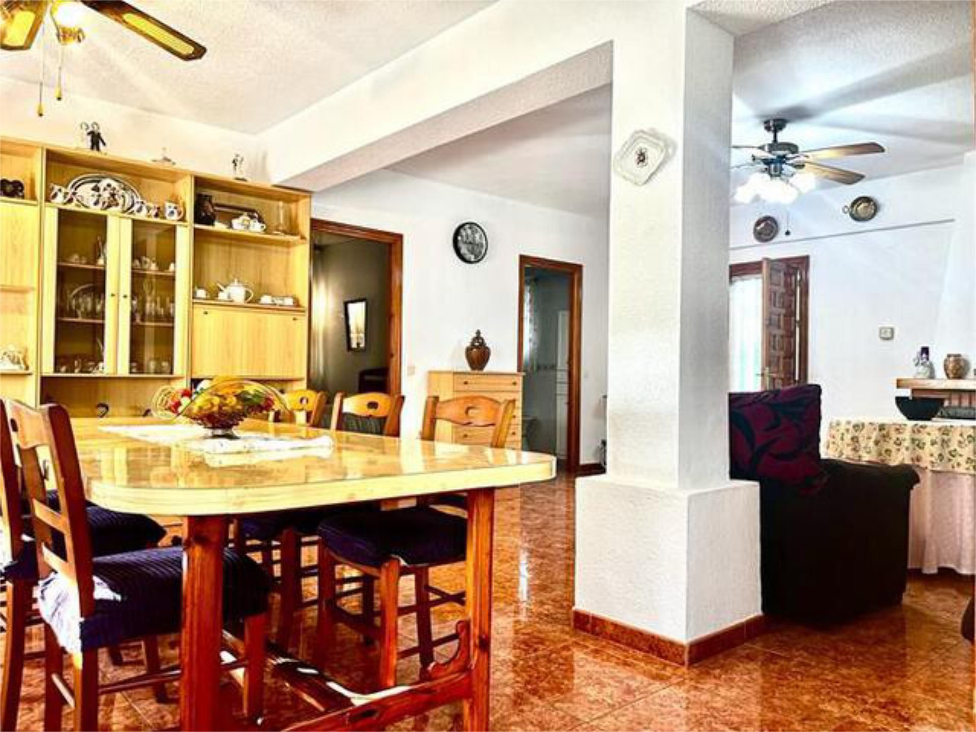 Casa o xalet en venda a El Parador de las Hortichuelas Menjador de Casa o xalet en venda en Roquetas de Mar amb Calefacció, Jardí privat i Terrassa