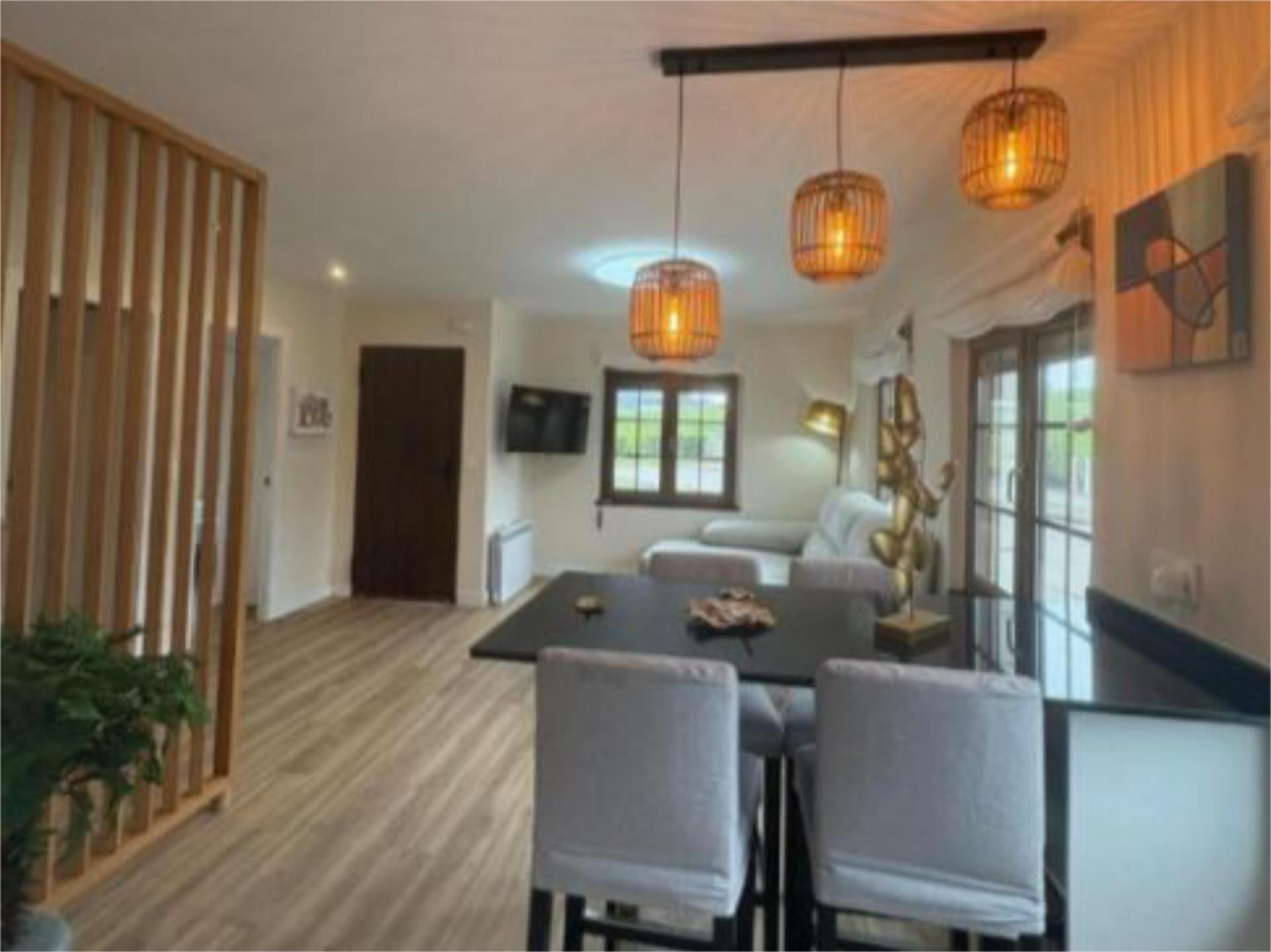 Casa o xalet en venda a Luanco - Aramar - Antromero Menjador de Casa o xalet en venda en Gozón amb Terrassa i Balcó