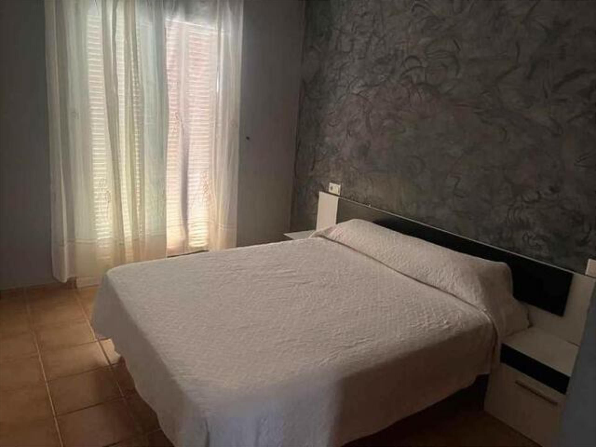 Apartament en venda a Úbeda Dormitori de Apartament en venda en Úbeda amb Calefacció, Terrassa i Piscina