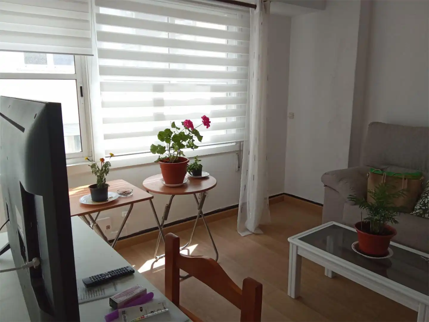 Living room of Flat for rent in Ferrol  with Heating, Parquet flooring and Furnished