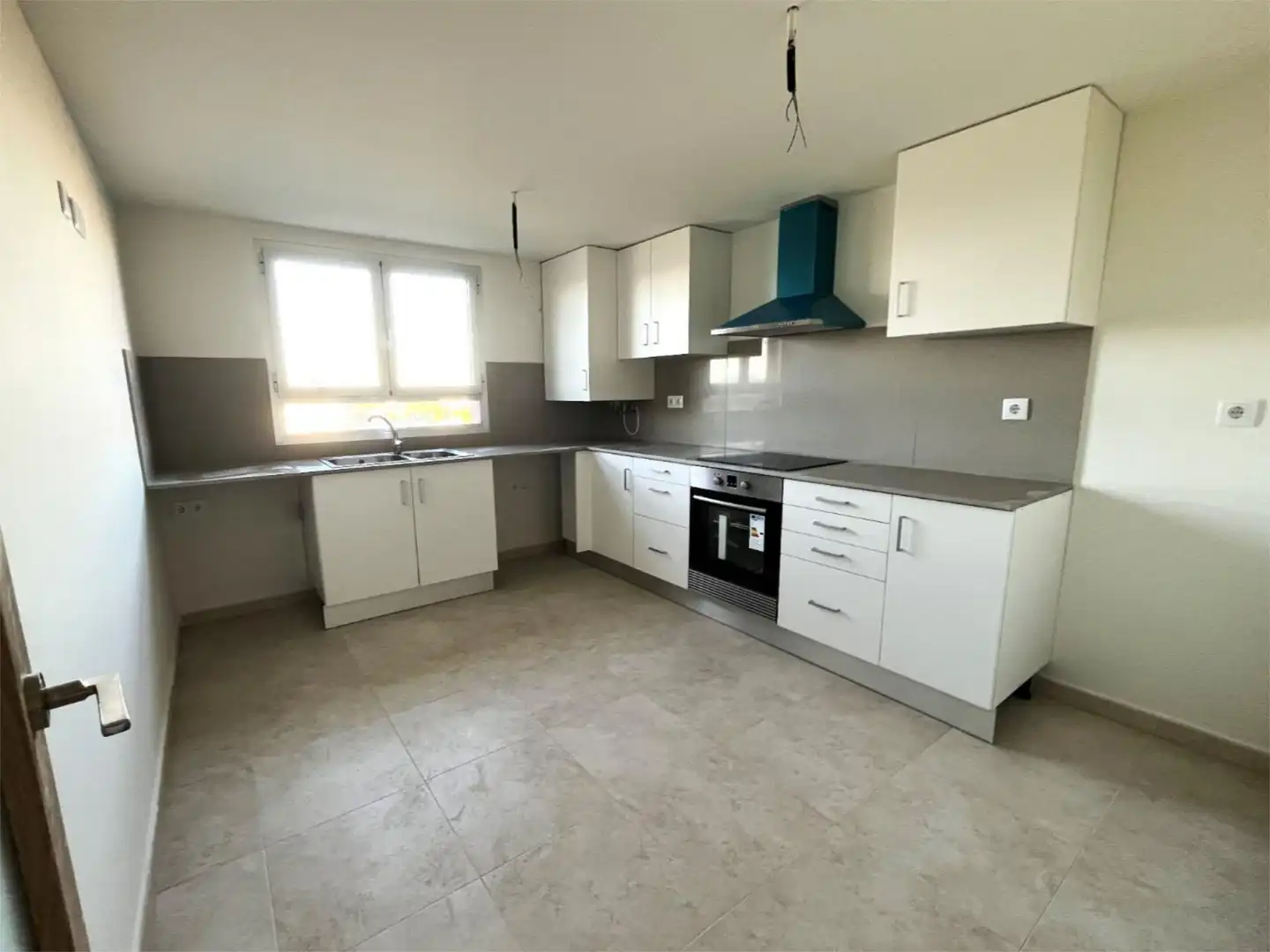 Dúplex en venta en Carrer Tirant Lo Blanc, 8, La Pobla Llarga Cocina de Dúplex en venta en La Pobla Llarga con Terraza y Balcón