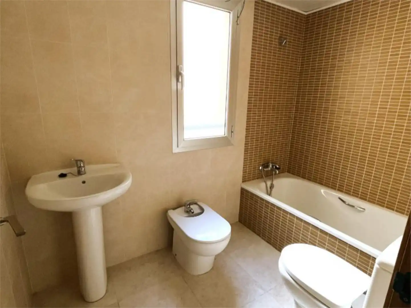 Dúplex en venta en Carrer Tirant Lo Blanc, 8, La Pobla Llarga Baño de Dúplex en venta en La Pobla Llarga con Terraza y Balcón