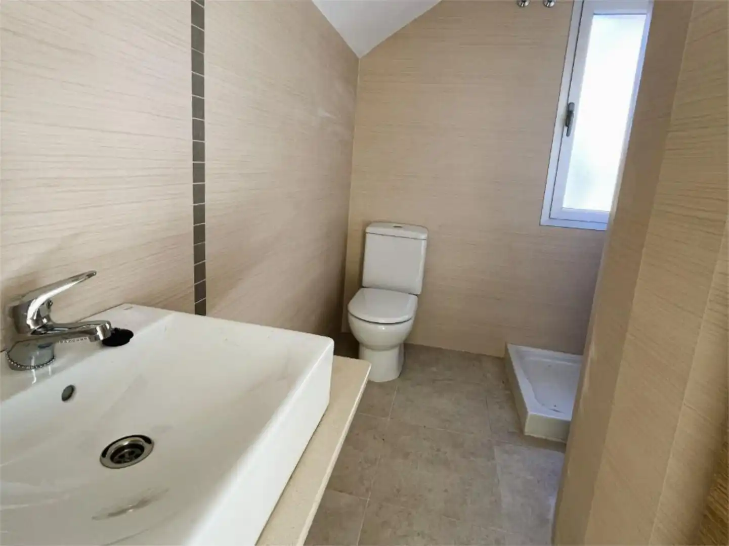 Dúplex en venta en Carrer Tirant Lo Blanc, 8, La Pobla Llarga Baño de Dúplex en venta en La Pobla Llarga con Terraza y Balcón