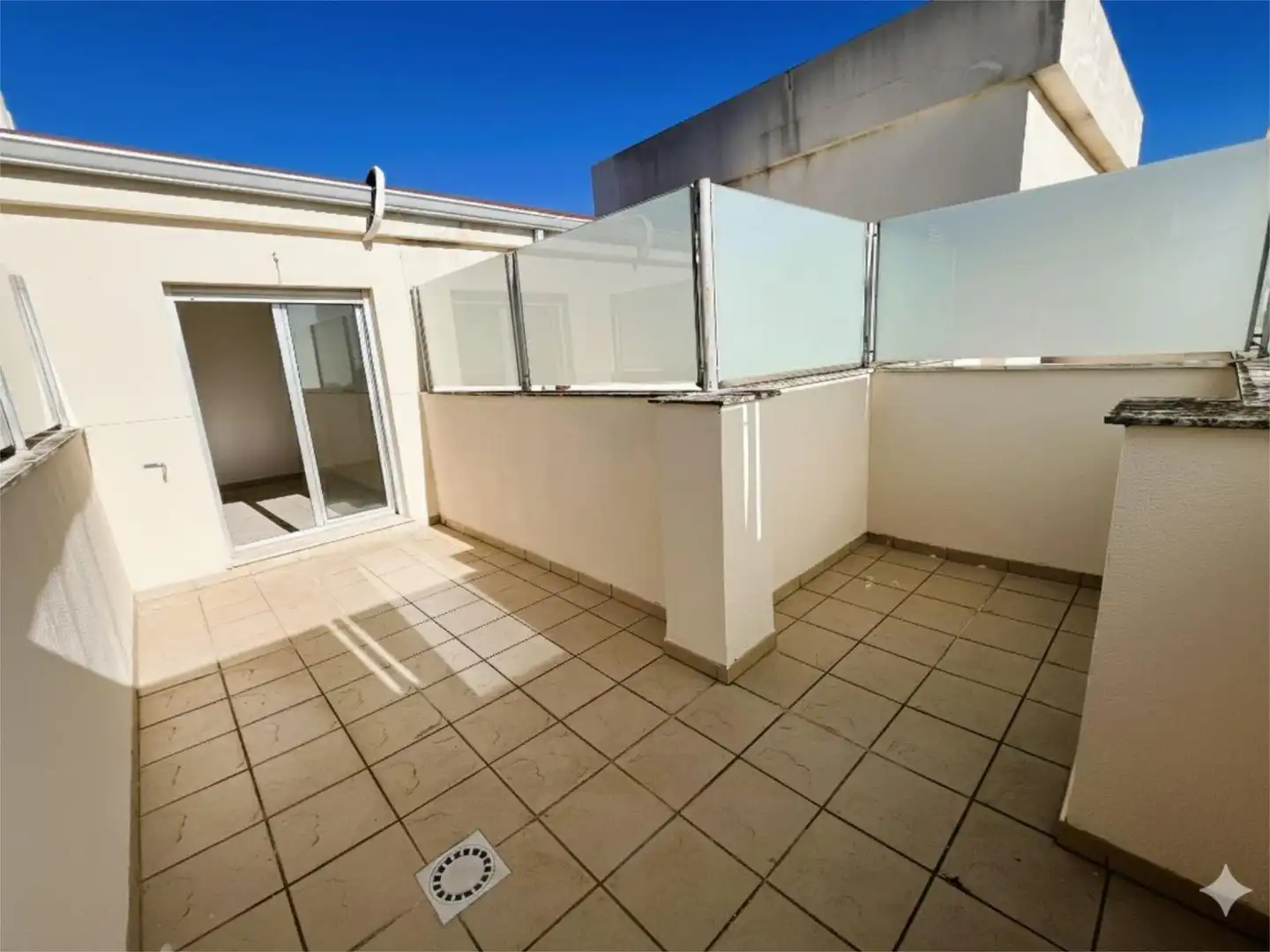 Dúplex en venta en Carrer Tirant Lo Blanc, 8, La Pobla Llarga Terraza de Dúplex en venta en La Pobla Llarga con Terraza y Balcón
