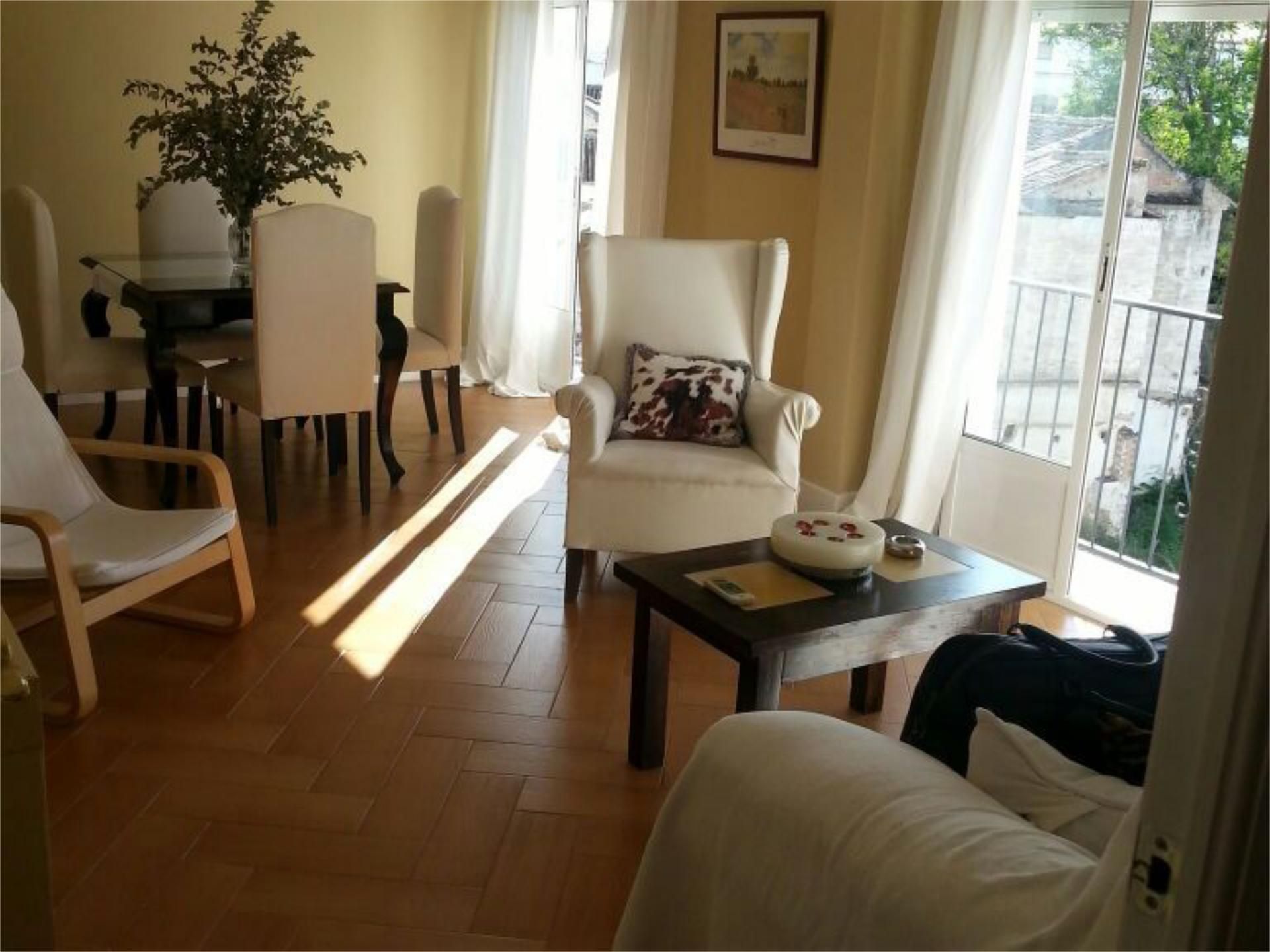 Pis de lloguer a Calle Alfonso XII, 2, Casco Histórico - Ribera - San Basilio Sala d'estar de Pis de lloguer en Córdoba Capital amb Aire condicionat, Calefacció i Traster