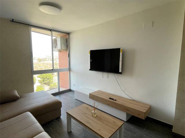 Piso en Alquiler en Avenida Ciudad de Matanzas, 4 en Paus - Poligono San Blas